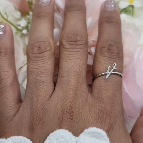 ♥️ DAINTY INITIAL STERLING SILVER RING - Picture 5 of 13